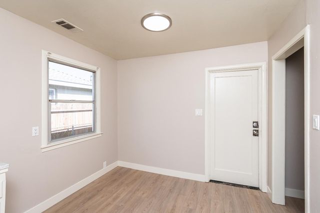 2324 N Edison Ave, Sacramento, CA 95821