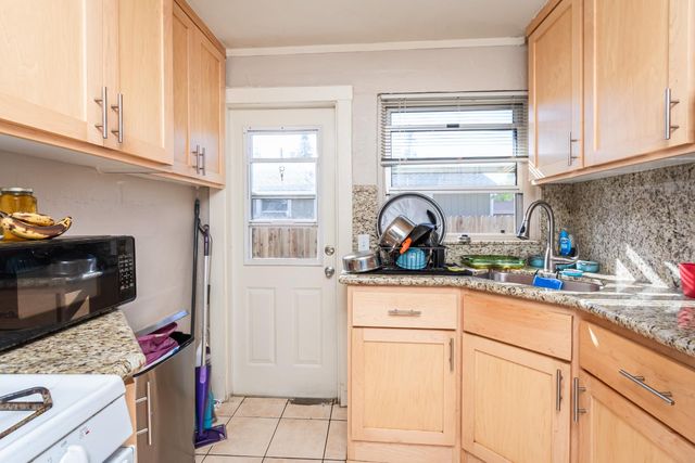 2324 N Edison Ave, Sacramento, CA 95821