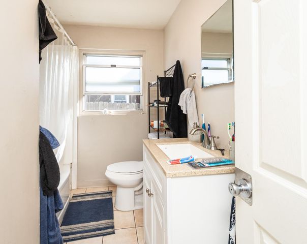 2324 N Edison Ave, Sacramento, CA 95821