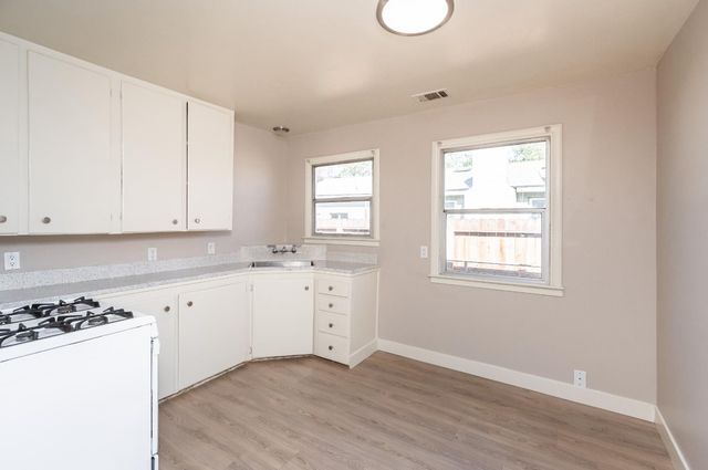 2324 N Edison Ave, Sacramento, CA 95821