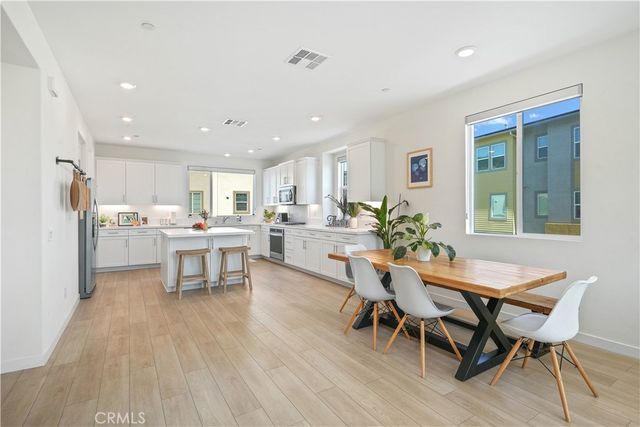 27586 Manzanita Way, Valencia, CA 91381