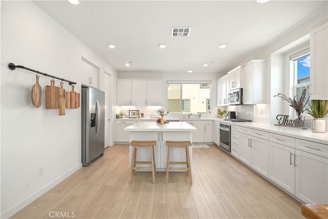 27586 Manzanita Way, Valencia, CA 91381