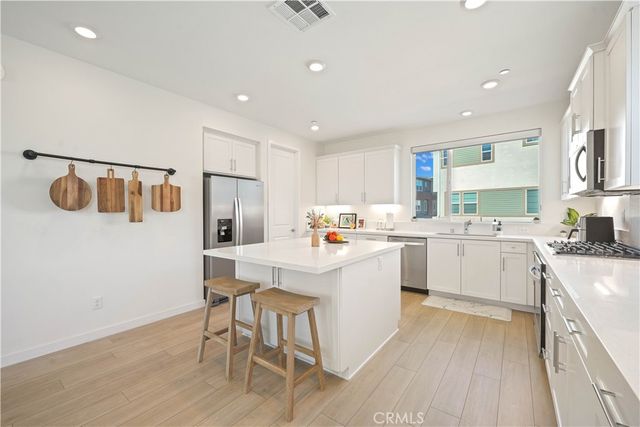 27586 Manzanita Way, Valencia, CA 91381