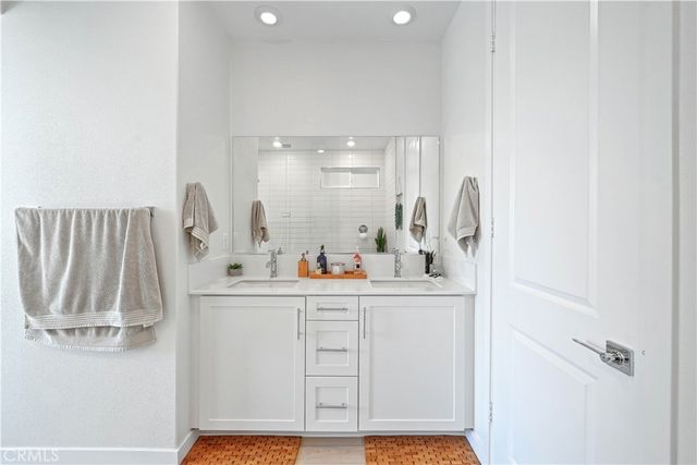 27586 Manzanita Way, Valencia, CA 91381