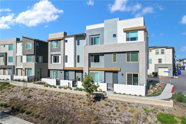 27586 Manzanita Way, Valencia, CA 91381