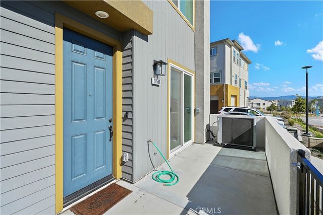 27586 Manzanita Way, Valencia, CA 91381