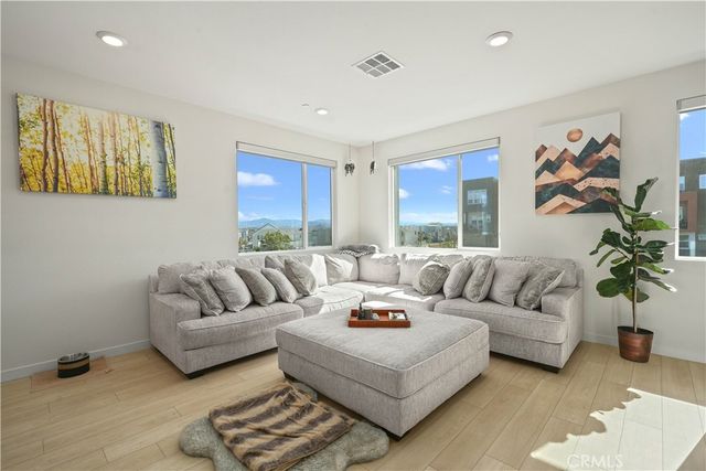 27586 Manzanita Way, Valencia, CA 91381