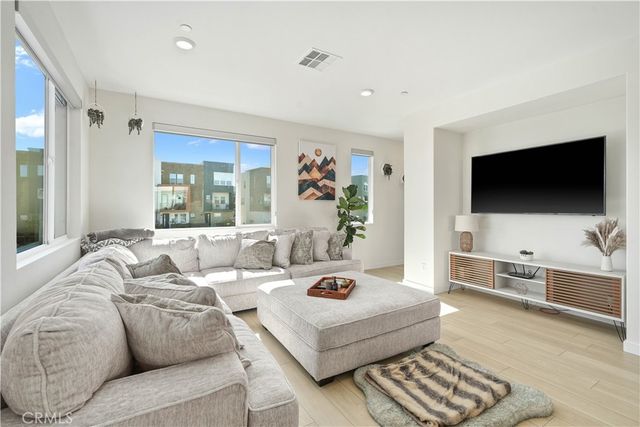 27586 Manzanita Way, Valencia, CA 91381