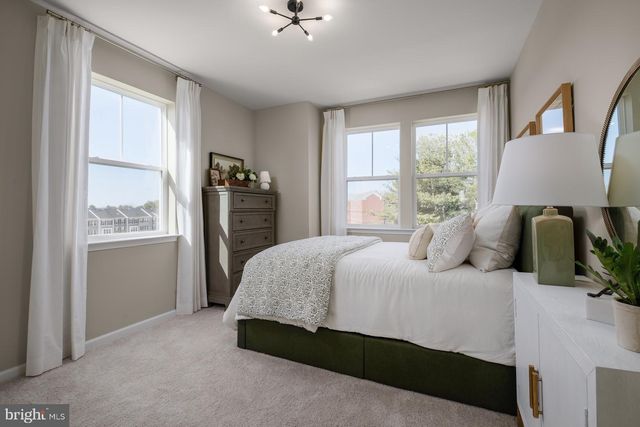 19574 VILLAGE WALK DR, Montgomery Village, MD 20886