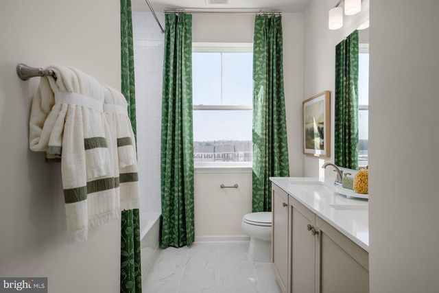 19574 VILLAGE WALK DR, Montgomery Village, MD 20886