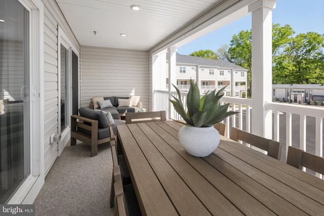 19574 VILLAGE WALK DR, Montgomery Village, MD 20886