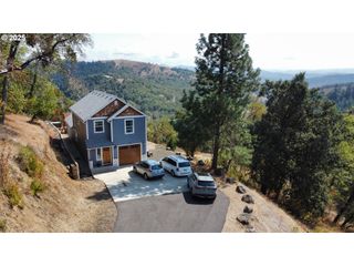 125 EAGLE Dr, Roseburg, OR 97471