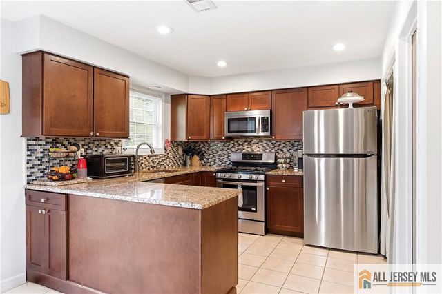 56 Jefferson Drive, Spotswood, NJ 08884
