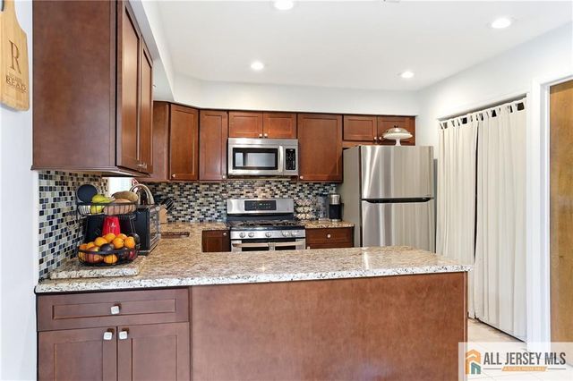 56 Jefferson Drive, Spotswood, NJ 08884