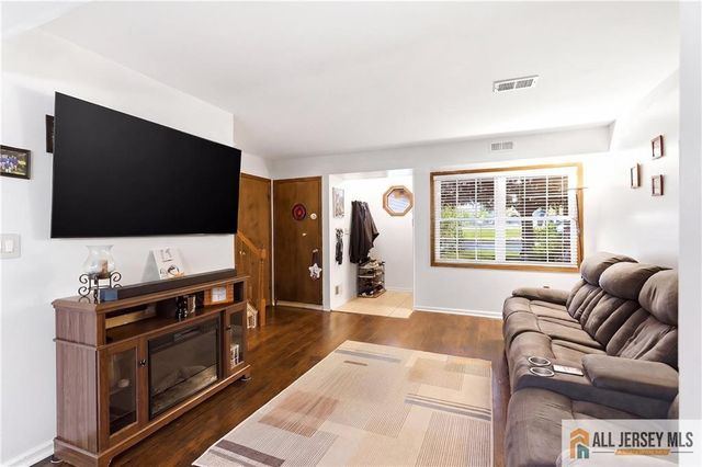 56 Jefferson Drive, Spotswood, NJ 08884