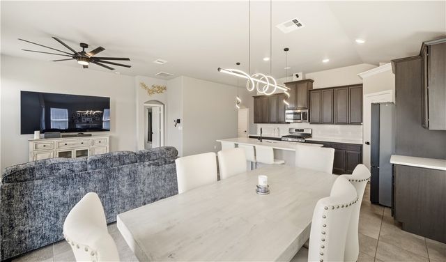 7725 Pruet Dr, Corpus Christi, TX 78414