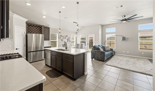 7725 Pruet Dr, Corpus Christi, TX 78414