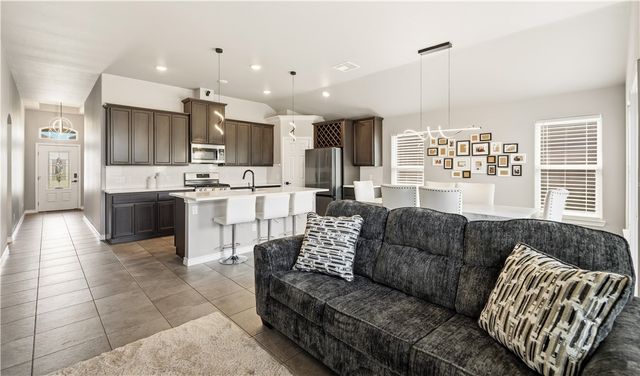 7725 Pruet Dr, Corpus Christi, TX 78414