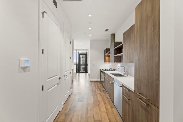 1211 Caroline Street 1102, Houston, TX 77002
