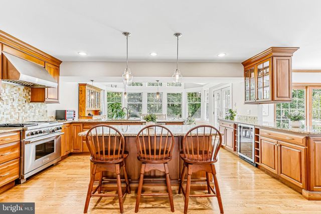13 COVENTRY LN, Hopewell, NJ 08525