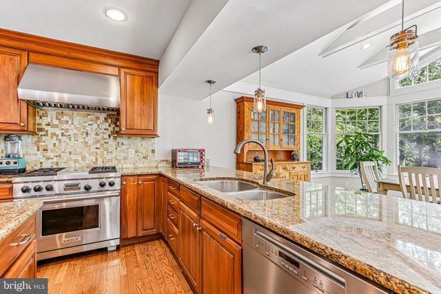 13 COVENTRY LN, Hopewell, NJ 08525