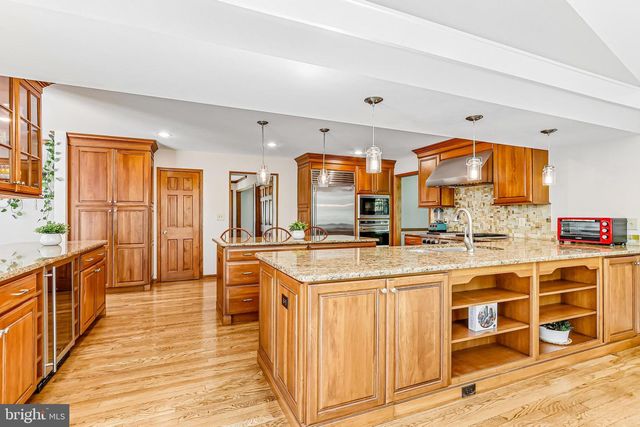 13 COVENTRY LN, Hopewell, NJ 08525