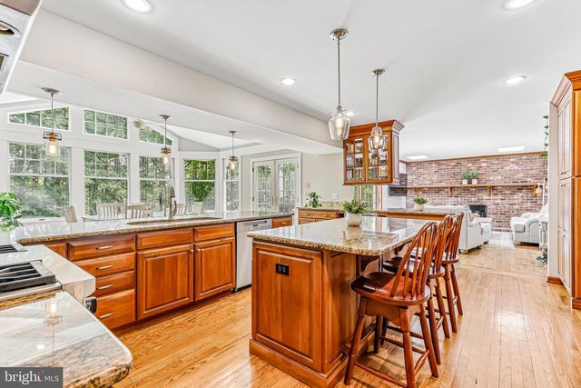 13 COVENTRY LN, Hopewell, NJ 08525