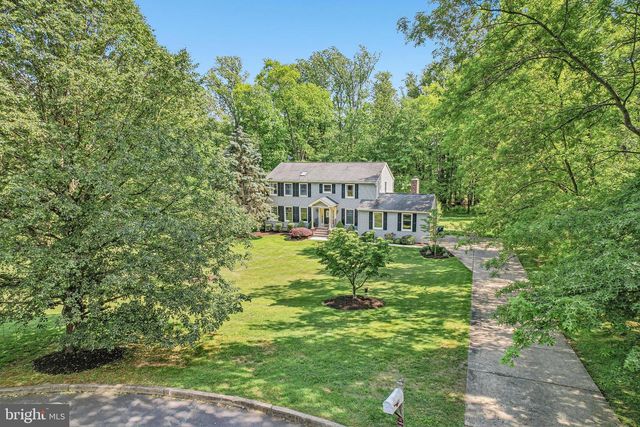 13 COVENTRY LN, Hopewell, NJ 08525