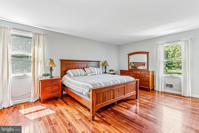 13 COVENTRY LN, Hopewell, NJ 08525