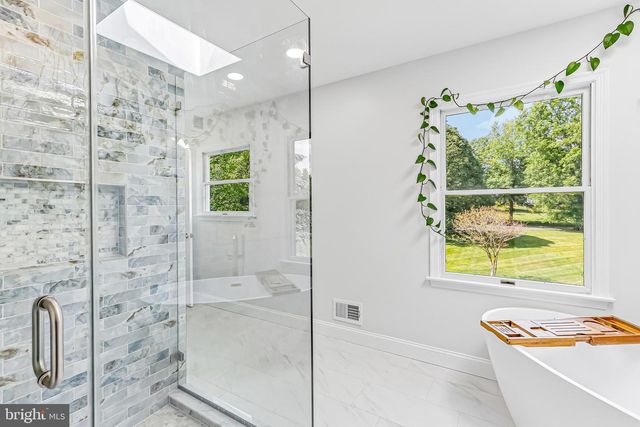 13 COVENTRY LN, Hopewell, NJ 08525