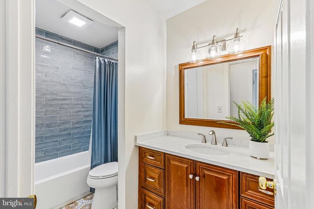 13 COVENTRY LN, Hopewell, NJ 08525