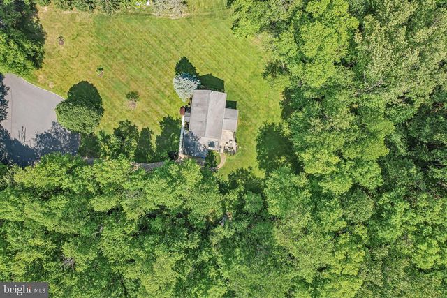 13 COVENTRY LN, Hopewell, NJ 08525