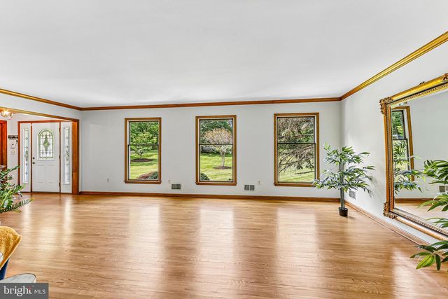 13 COVENTRY LN, Hopewell, NJ 08525