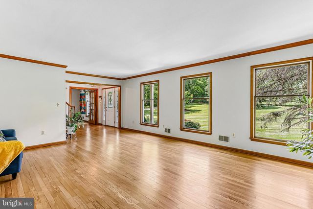 13 COVENTRY LN, Hopewell, NJ 08525