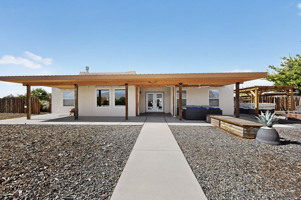 126 Mikaela Road, Corrales, NM 87048