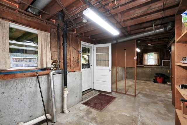 132 Forest St, Weymouth, MA 02190