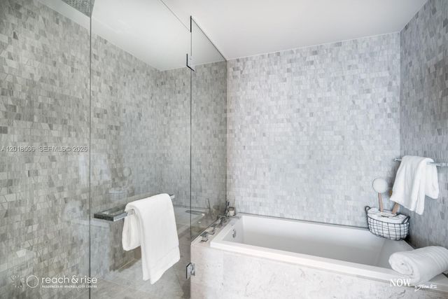 88 SW 7th St 2406, Miami, FL 33130