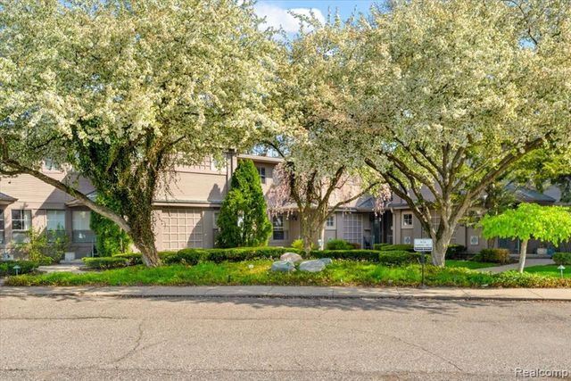 1075 N Old Woodward Avenue, Birmingham, MI 48009