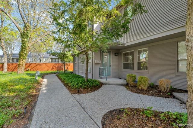 1075 N Old Woodward Avenue, Birmingham, MI 48009