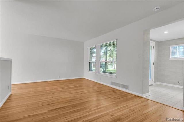 1075 N Old Woodward Avenue, Birmingham, MI 48009