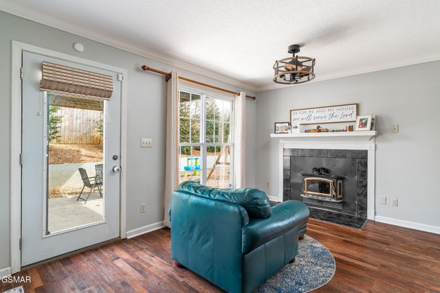 909 Glenda Lane, Sevierville, TN 37862