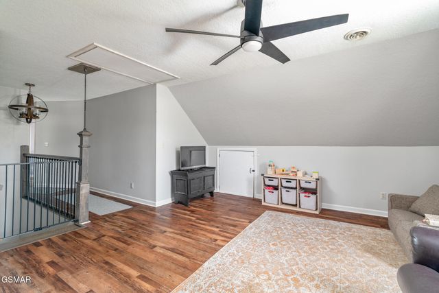 909 Glenda Lane, Sevierville, TN 37862