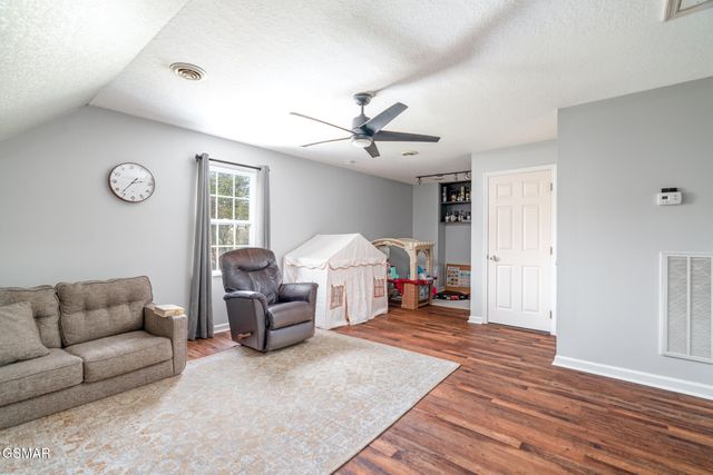 909 Glenda Lane, Sevierville, TN 37862