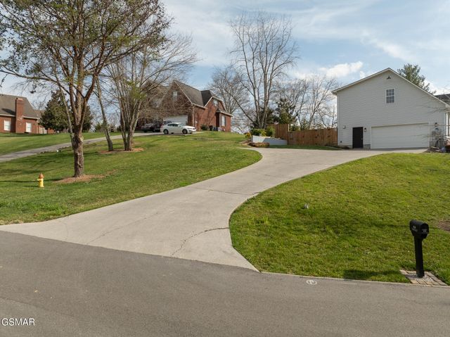 909 Glenda Lane, Sevierville, TN 37862