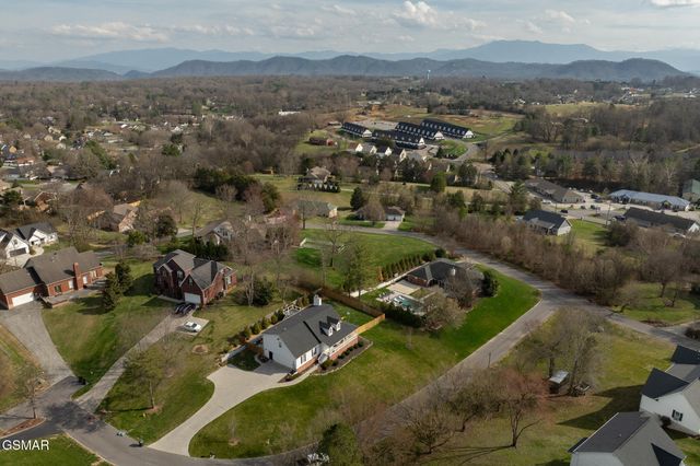 909 Glenda Lane, Sevierville, TN 37862