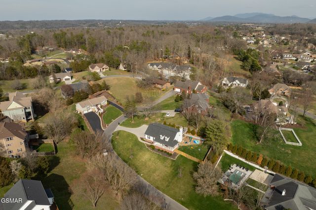 909 Glenda Lane, Sevierville, TN 37862