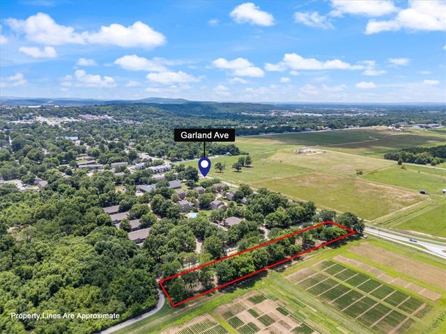 2190 N Garland Avenue, Fayetteville, AR 72704