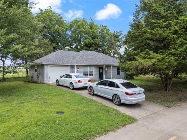 2190 N Garland Avenue, Fayetteville, AR 72704