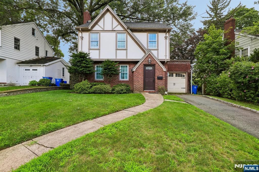 22 Elm Street, Tenafly, NJ 07670