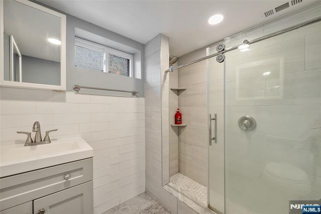 16 Highview Drive, Woodland Park, NJ 07424